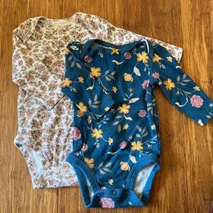 Carter’s 3 month long sleeve onesie